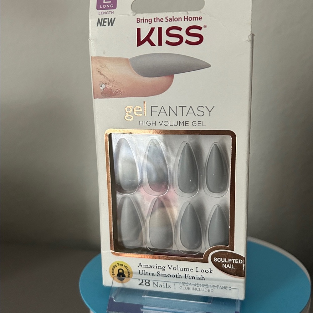 KISS Gel Fantasy 28 Nails NWT